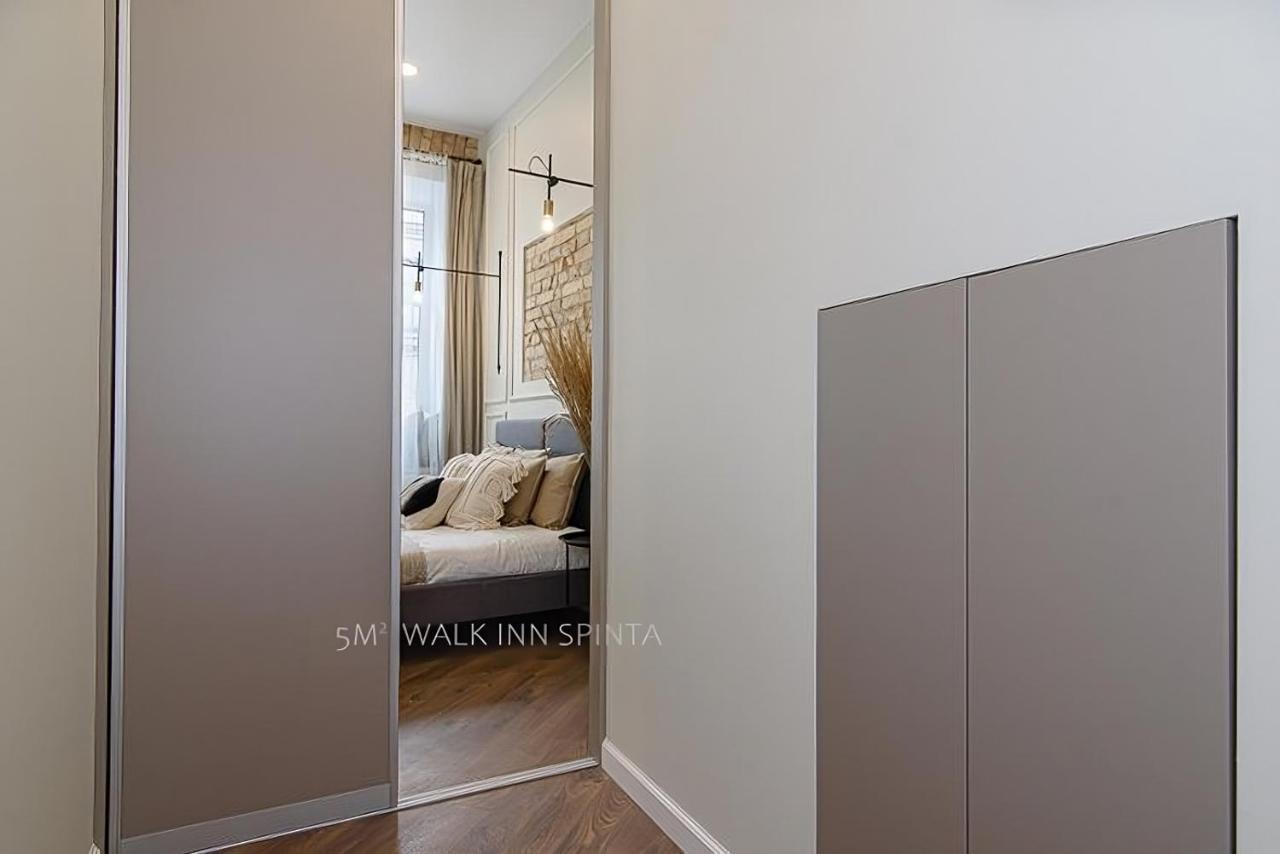 Free Parking Old Town Station With Balcony Butas